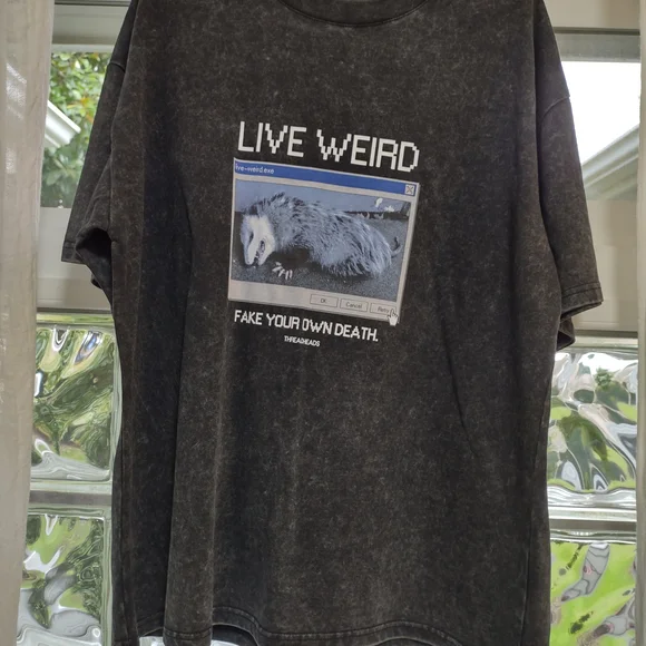 Live Weird Possum T Shirt Black Wash - Picture 2 of 2